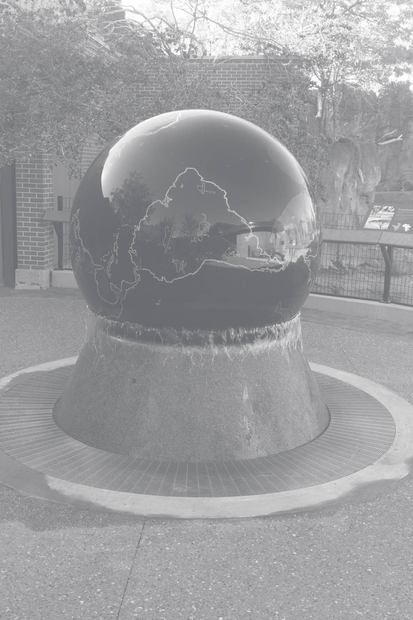 Chicago Zoo Kugel bw
