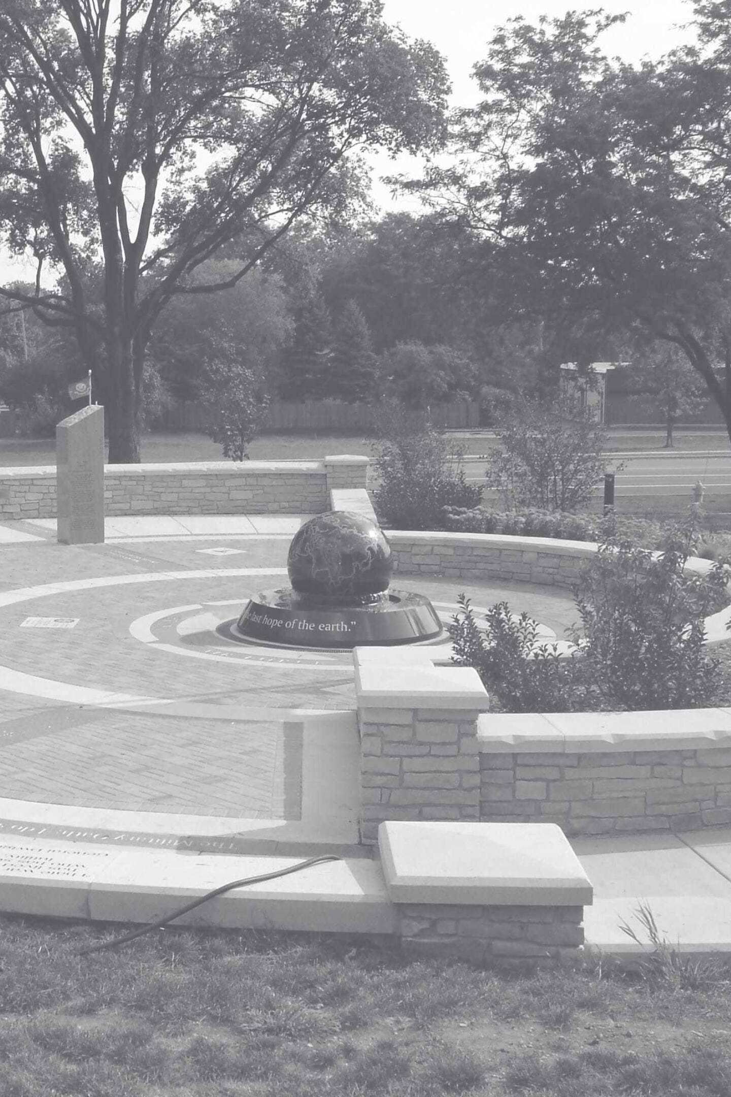 Kusser Kugelbrunnen Glendale Memorial2 1C